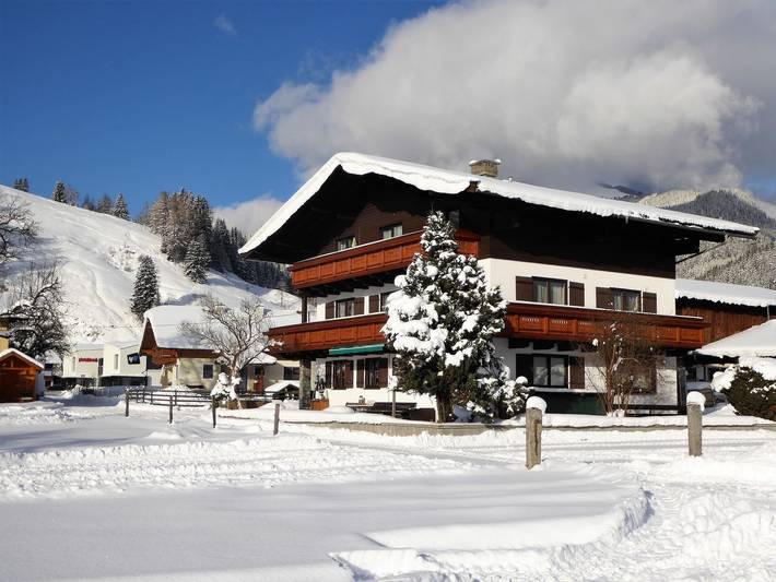 Ferienwohnung für 9 Personen, mit Balkon in Maishofen