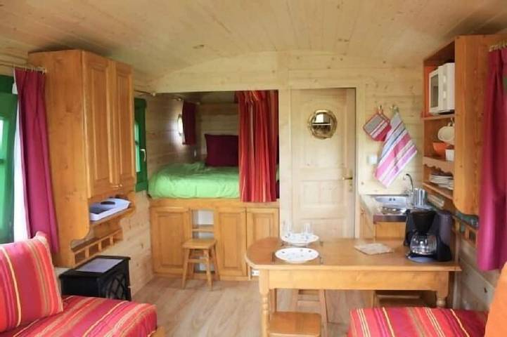 Gîte pour 4 personnes, avec jardin ainsi que terrasse et piscine à Roquecor - 2