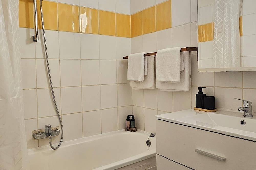 Apartamento entero, Cosy 2-bedroom appt in city center .Fully equipped kitchen. Private parking  in Louvain-la-Neuve, Ottignies-Louvain-la-Neuve