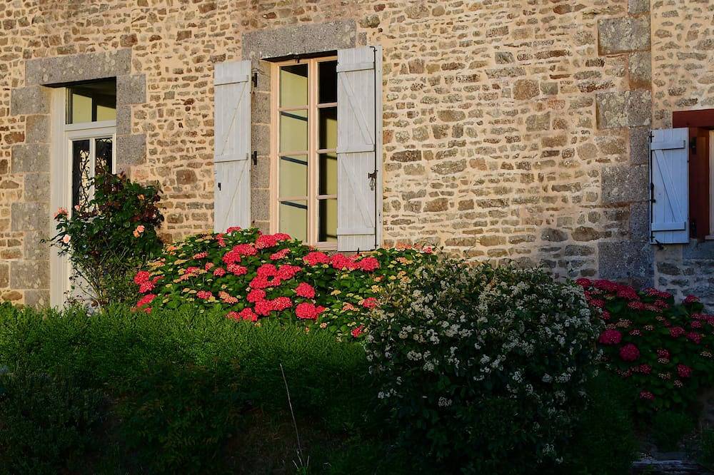 Casa de la familia, entre Saint Malo y el Mont Saint-Michel. in Bonnemain, Región de Saint-Malo