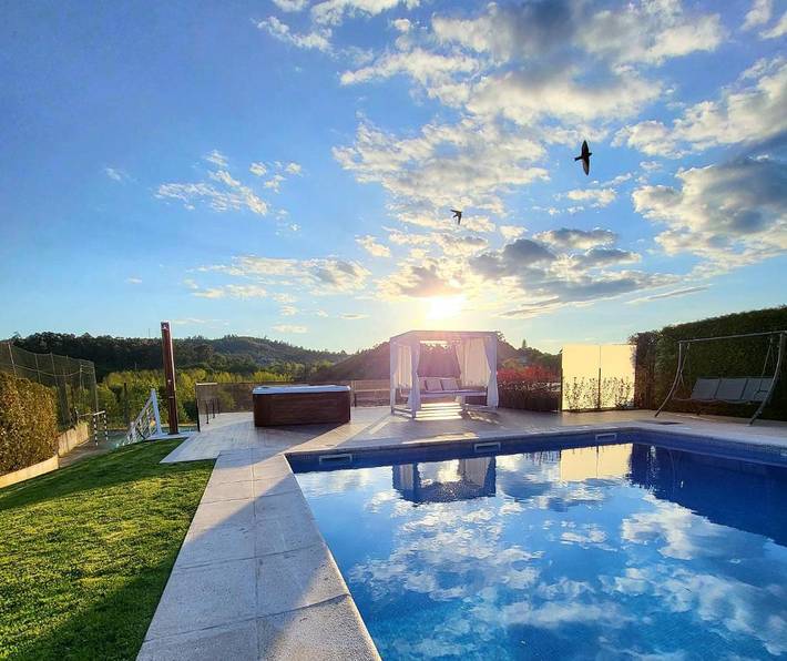 Casa de férias para 14 pessoas, com vista e piscina e ainda jardim, com animais de estimação - 1