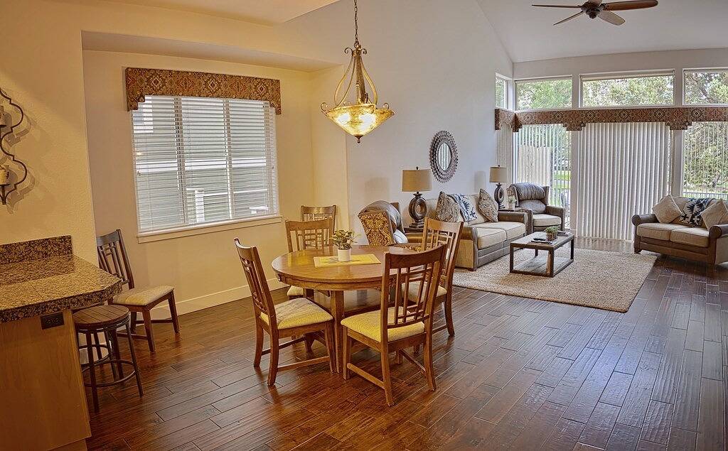 Ganze Wohnung, Creekside Luxury @ Eaglecrest-Dog Friendly Escape! in Deschutes County