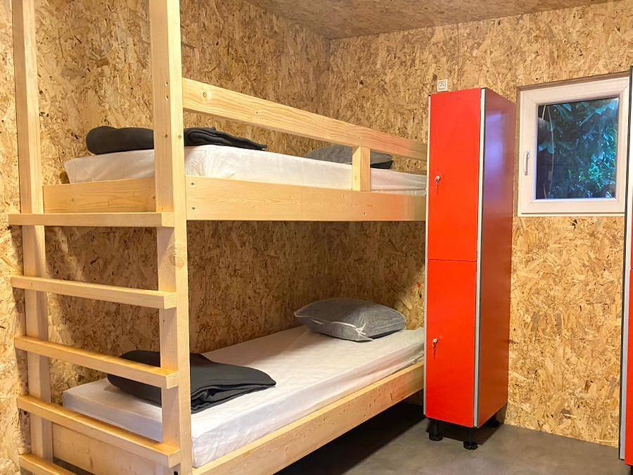 Camping La Faloise - Zimmer 1 person - Bett in Schlafsälen in Angicourt, Oise