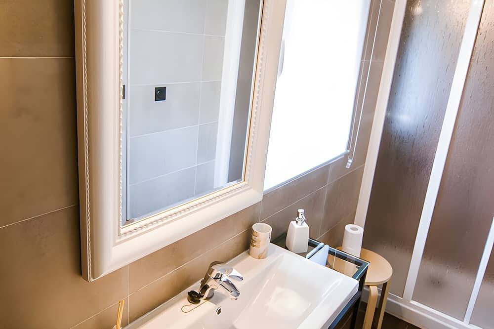 Apartamento entero, Apartamento 'Usko 2' con vistas a la montaña, piscina privada y Wi-Fi in Lezama (Alava), Amurrio