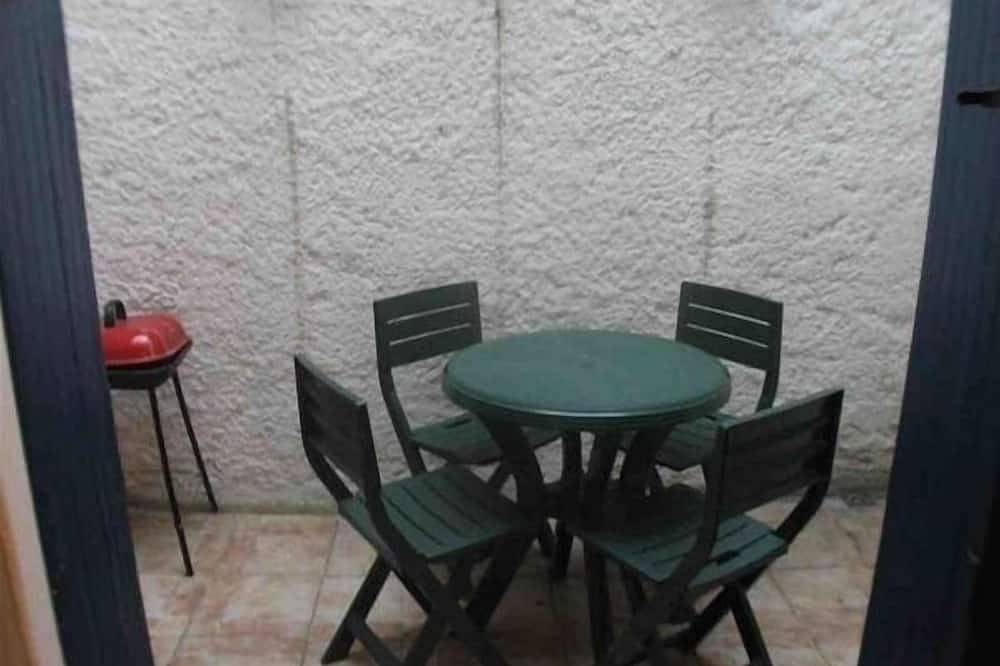 The Cathar Cottage, Pennautier - Lovely, Traditional Village House in Pennautier, Carcassonne region