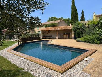 Maison d’hôte pour 2 personnes, avec vue ainsi que jardin et piscine, adapté aux familles dans le Gard