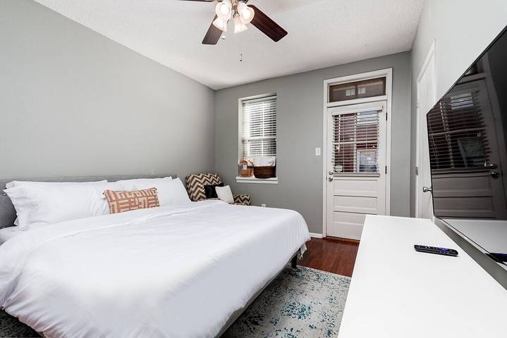 Apartment for 7 people, with balcony and yard in St. Louis