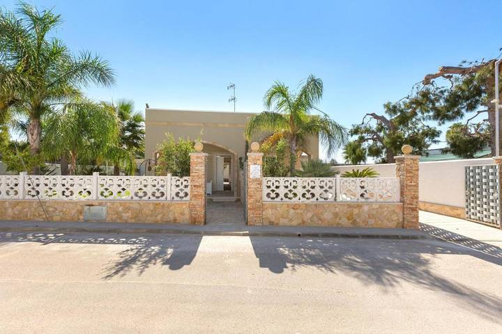 Casa vacanza per 5 persone, con terrazza e giardino in Torre Squillace