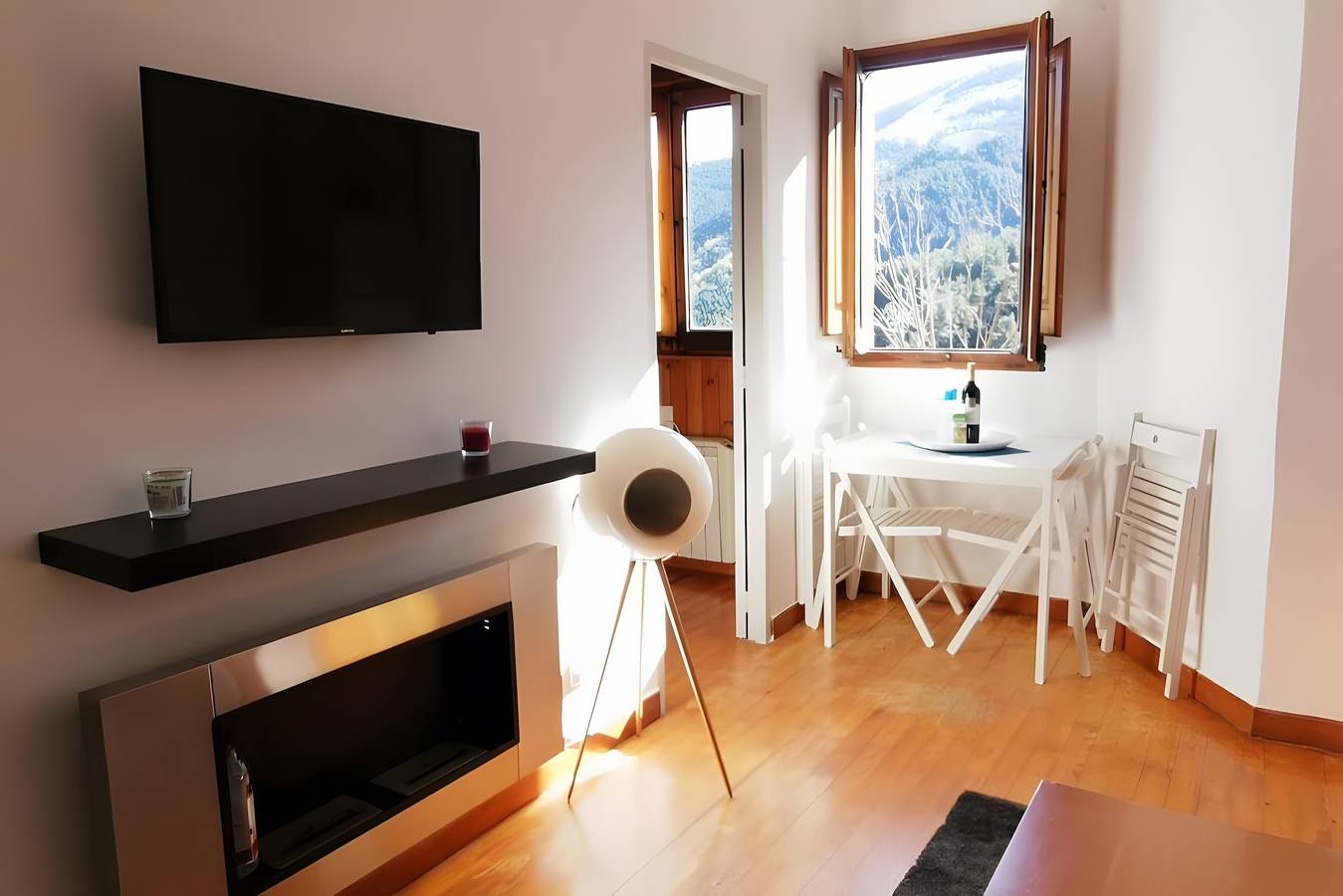 Entire apartment, Apartment 'Sol I Vent La Molina' with Mountain View and Wi-Fi in La Molina, Alp