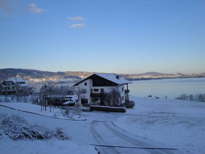 Ferienwohnung für 4 Personen, mit Balkon und Terrasse sowie Garten und Seeblick in Oberösterreich