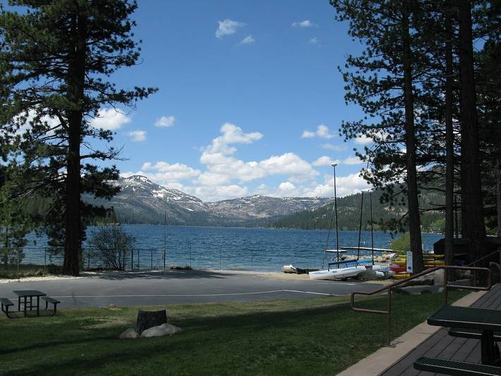 Vacation rental for 10 people, with pool and yard as well as sauna in Truckee