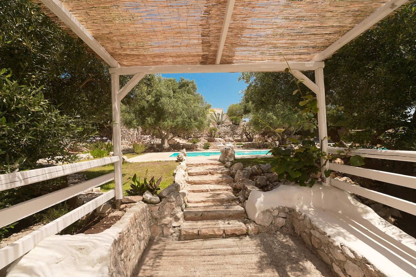 Trullo Agapanthus con Piscina Panoramica in Certosa, Ostuni