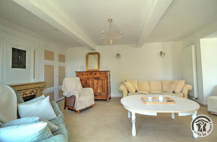 Gîte pour 13 personnes, avec balcon ainsi que jardin et vue dans Rhône - 3
