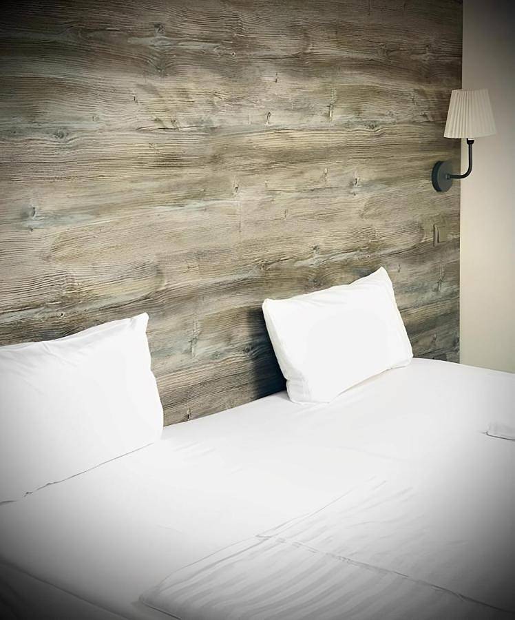 Five- Bed room  with Shared Bathroom in St. Georg, Hamburg