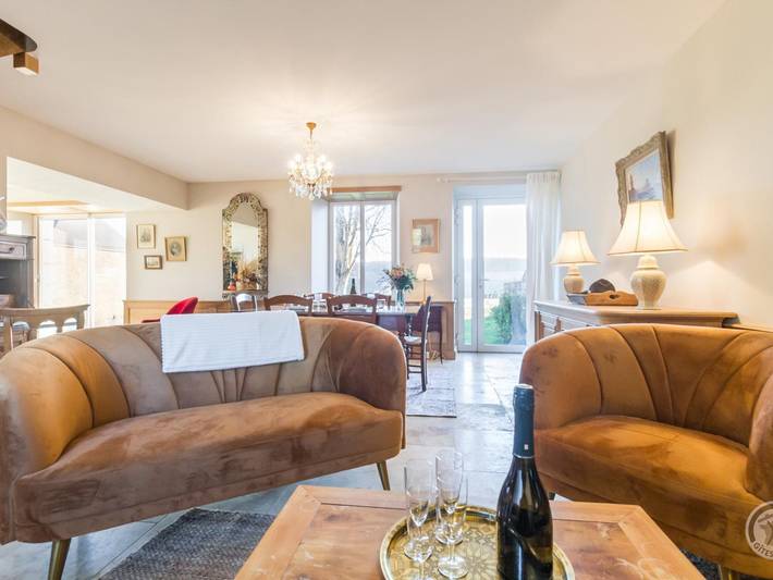 Gîte pour 4 personnes, avec jardin à Marcilly