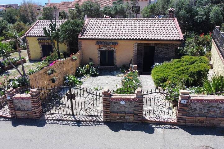 Casa vacanza per 5 persone, con giardino e terrazza, con animali domestici in Torre dei Corsari