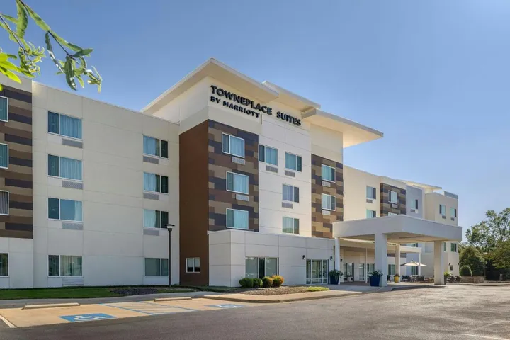 Hotel para 3 personas, con piscina - 1