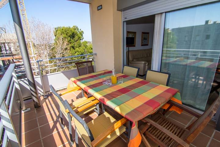 Gîte pour 6 personnes, avec Terrasse et Piscine à Roses