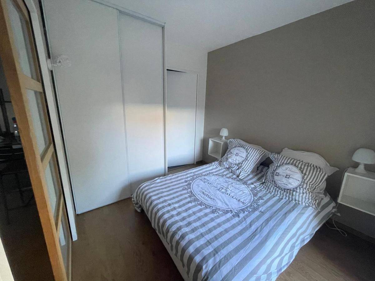 Appartement entier, Apartment with Terrace in Bussy-Saint-Georges, Seine-et-Marne
