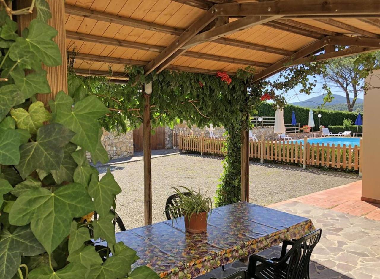 Appartement entier, Appartement '5' avec piscine partagée, Wi-Fi et climatisation in Montecatini Val di Cecina, Côte des Étrusques