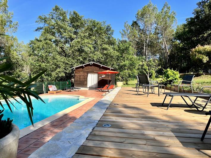 Gîte pour 2 personnes, avec Terrasse ainsi que Jardin et Piscine dans le Var
