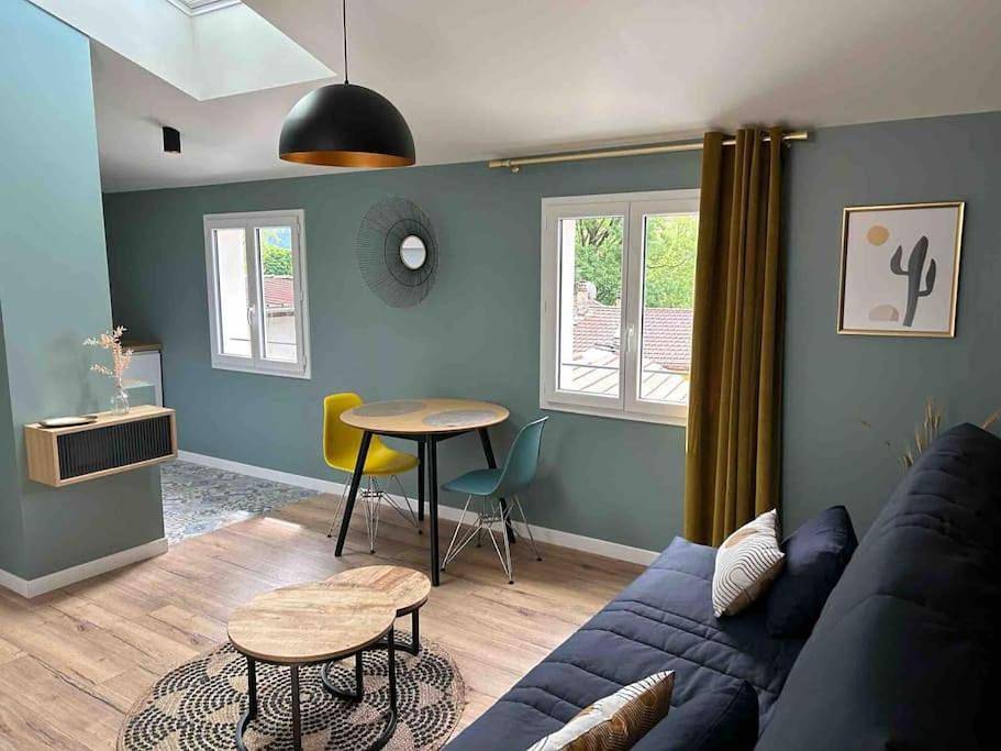 Appartement entier, T2 chic, calme proche Hopital in La Tronche, Isère
