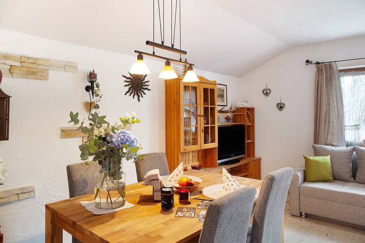 Appartement entier, Appartement "Brunnsteinnest" avec vue sur les montagnes, balcon et Wi-Fi in Mittenwald, Alpes bavaroises