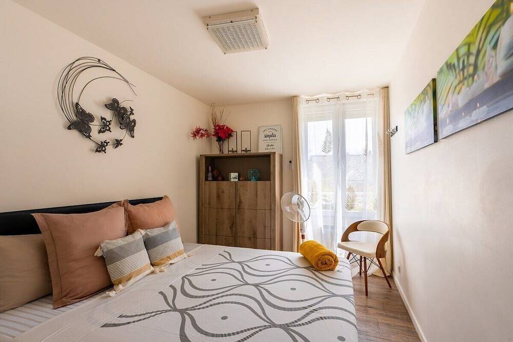 Ganze Wohnung, Apartment-Eigenes Badezimmer-Apartment in Louvres, Val-d'Oise