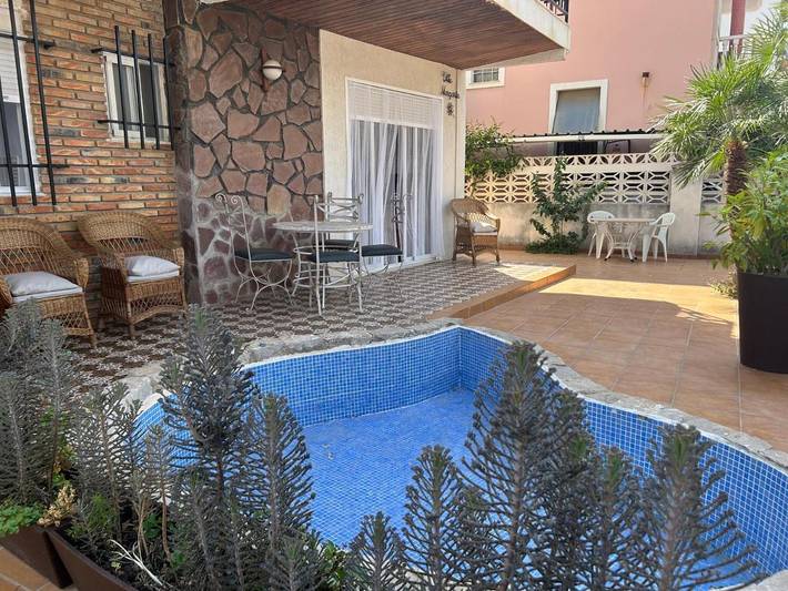 Casa para 5 personas, con vistas además de piscina y jardín en Gandía