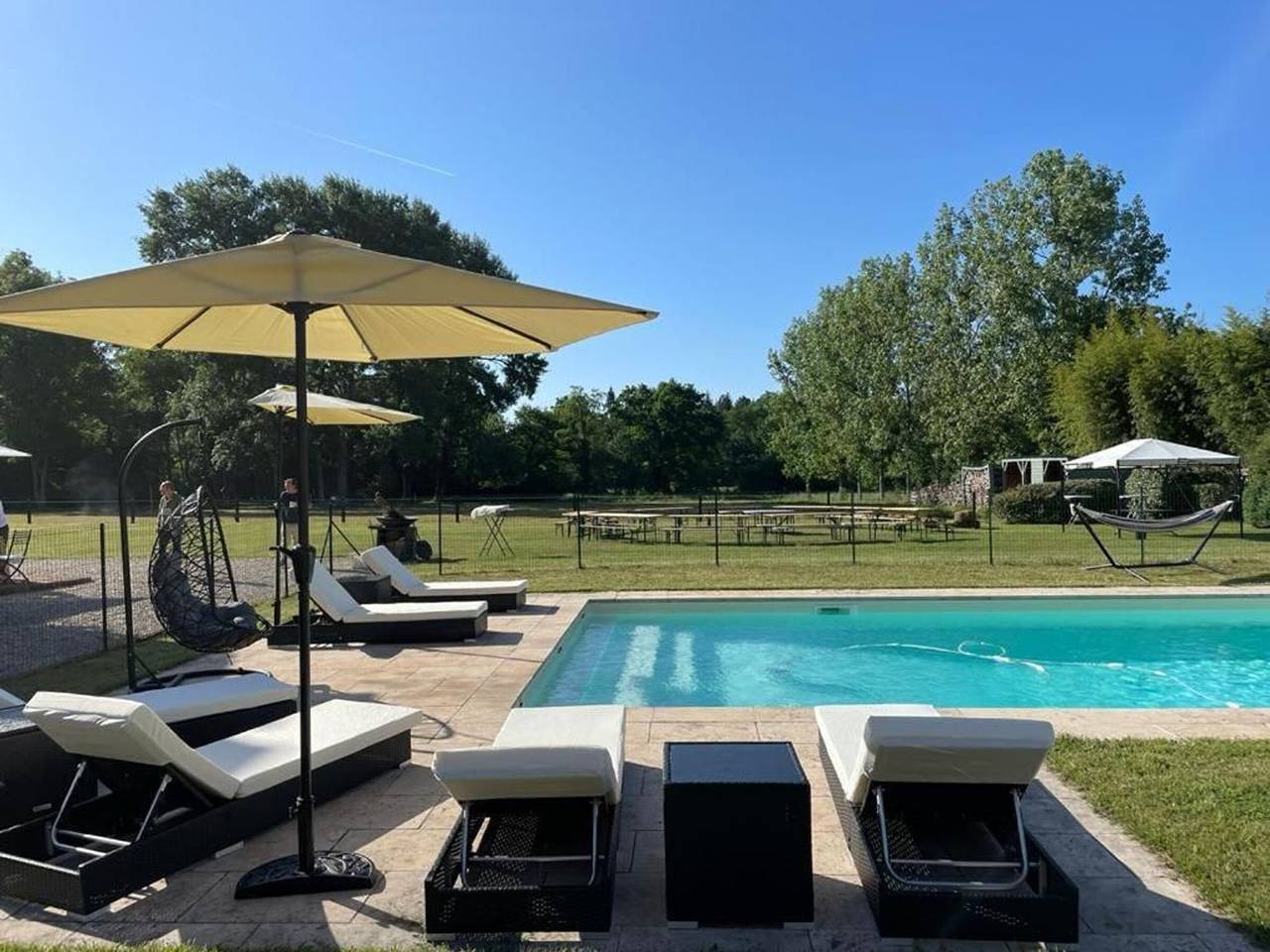 Évasion Sologne : Maison de charme, piscine privée, animaux permis in Isdes, Sologne