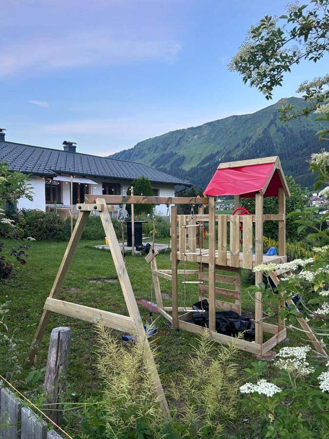 Ferienhaus für 12 Personen, mit Ausblick und Garten, kinderfreundlich