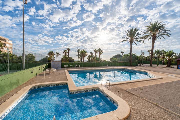 Apartment for 6 people, with children pool and garden in Torrevieja