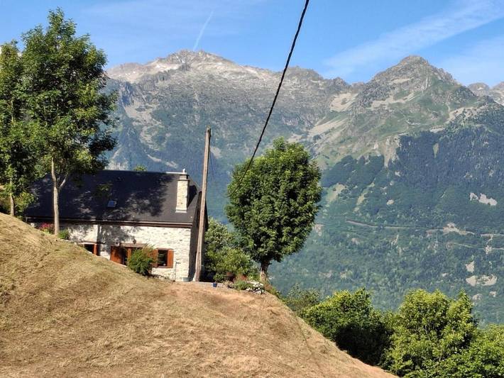 Location de vacances pour 4 personnes, avec jardin et vue à Betpouey