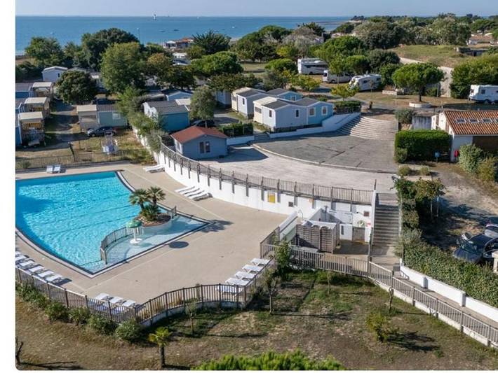 Mobil home pour 6 personnes, avec bassin pour enfant - 1