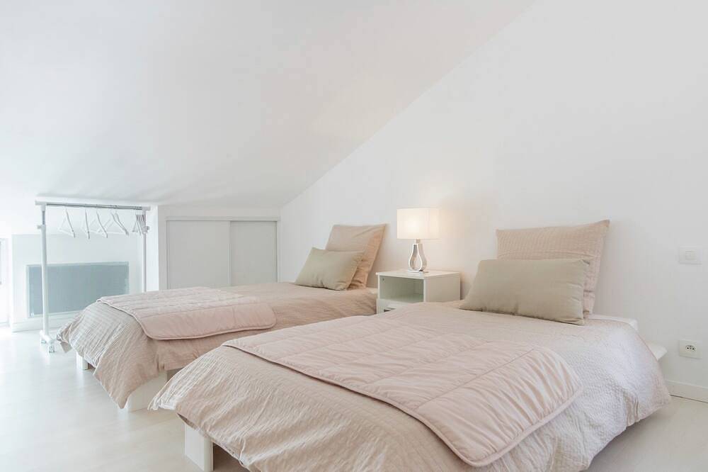 Holiday Home in Beaumont near Vineyards in Beaumont-en-Véron, Loire Valley