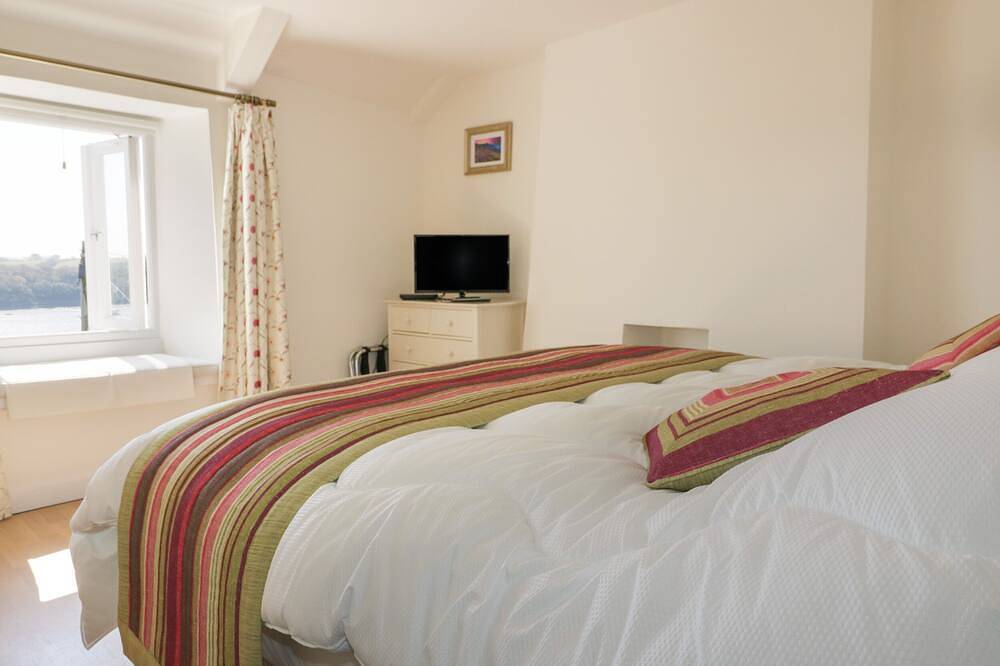 Puffin Cottage, country holiday cottage, with open fire in St Mawes in St Mawes, Cornwall