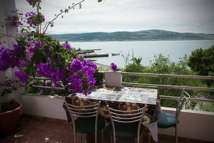 Ganze Wohnung, Ferienwohnung für 3 Personen mit Balkon/Terrasse in Starigrad, Zadar