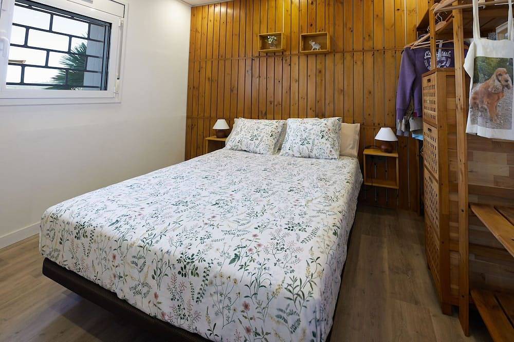 Entire apartment, House in the mountains, with views and swimming pool, 15 min from Barcelona. in Sant Cugat del Vallès, Barcelona Inland