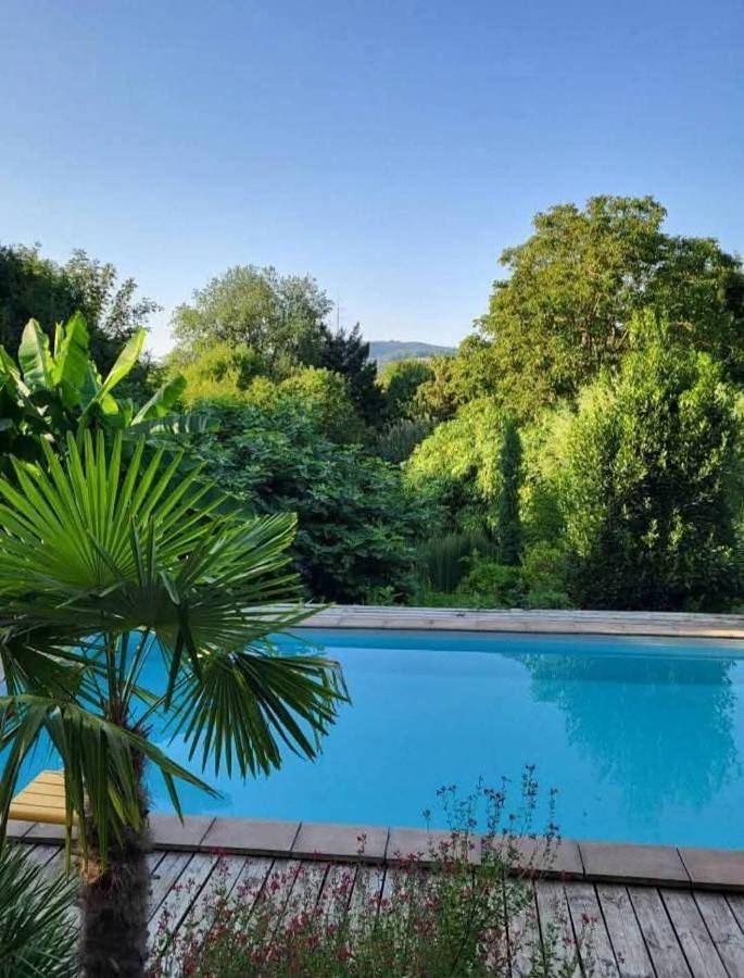 Location de vacances pour 2 personnes, avec Terrasse et Jardin ainsi que Piscine et Vue à Lentilly