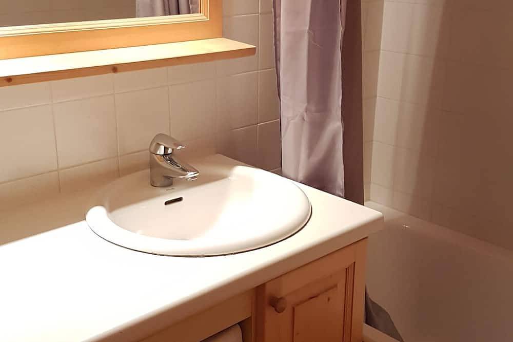 Ganze Wohnung, La Clusaz - Domanial B Residence - 2 Zimmer mit Keller und Garage / 4 bis 6 Personen in La Clusaz, Annecy und Umgebung