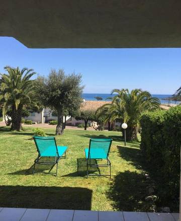 Cottage pour 4 personnes, avec vue ainsi que jardin et piscine dans Favone