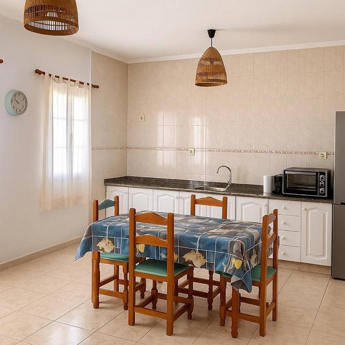 Gîte pour 4 personnes, avec terrasse et vue à La Santa - 3