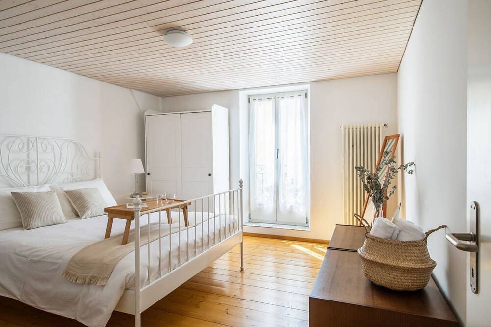 Ganze Wohnung, Herrliche Dreizimmerwohnung in malerischer Lage mit eigenem Garten - Rose in Lugano, Luganersee