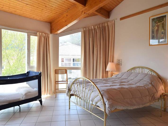 Location de vacances pour 10 personnes, avec terrasse ainsi que piscine et jardin, animaux acceptés à Marignac-en-Diois - 4