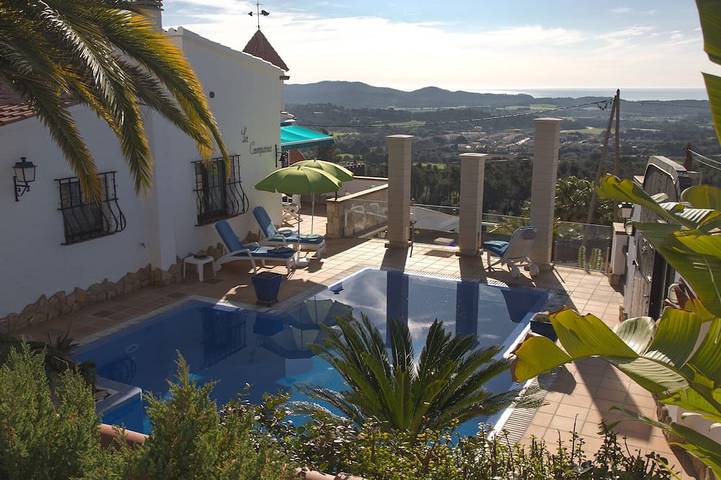 Gîte pour 4 personnes, avec Terrasse à Vall-llobrega