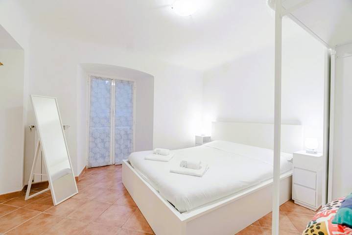 Appartamento intero, GuestHost - Cozy Retreat Near Historic Center in Genova (Città), Genoa