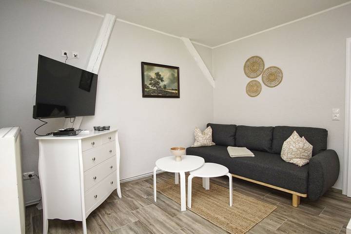 Apartamento entero, Nah am Meer, ruhige Lage, Schwimmbad- und Saunanutzung - Haus Büdnerstube FeWo 3 in Middelhagen, Mönchgut