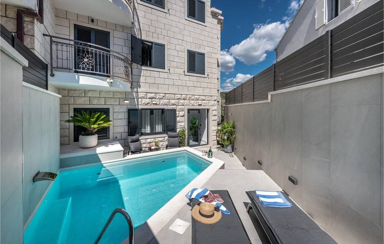 Ganze Ferienwohnung, Gemütliche 2 km zum Bellevue Beach: Modernes Apartment mit Pool und Terrasse in Dubrovnik, Grad Dubrovnik