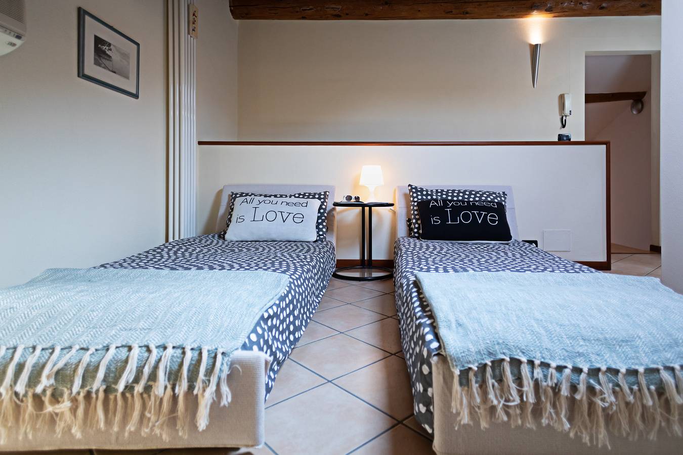 Entire apartment, Regarda - "Il Borgo 48" with 3 bedrooms, 2 bathrooms, garage in Bardolino city center in Bardolino, Garda Mountains