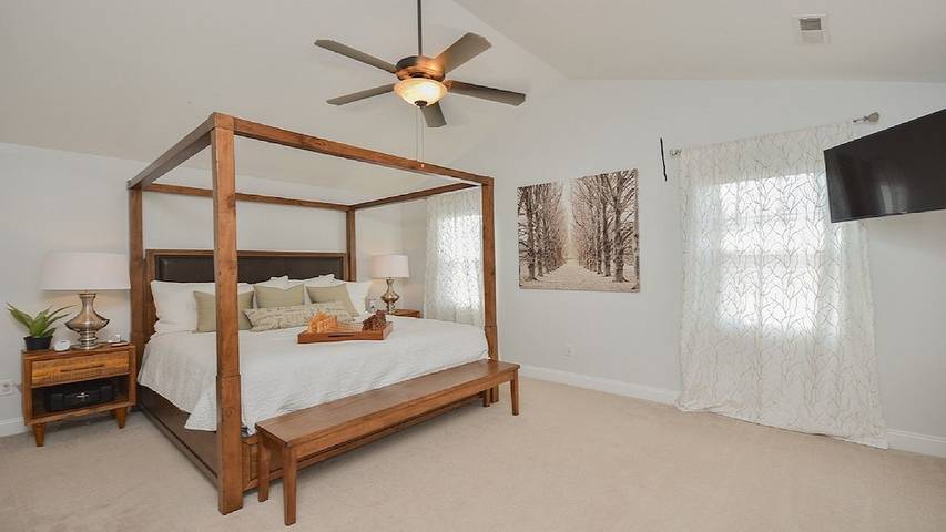 Vacation rental for 12 people, with yard in Greenville